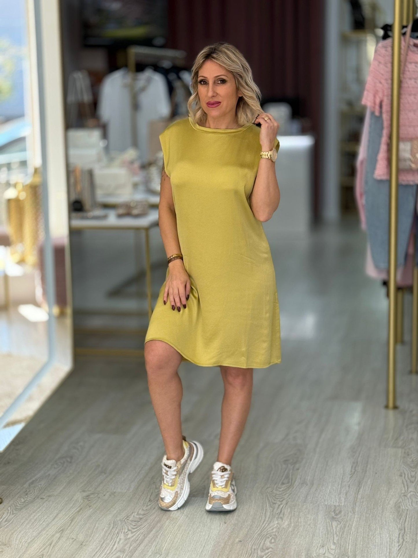 Vestido curto acetinado