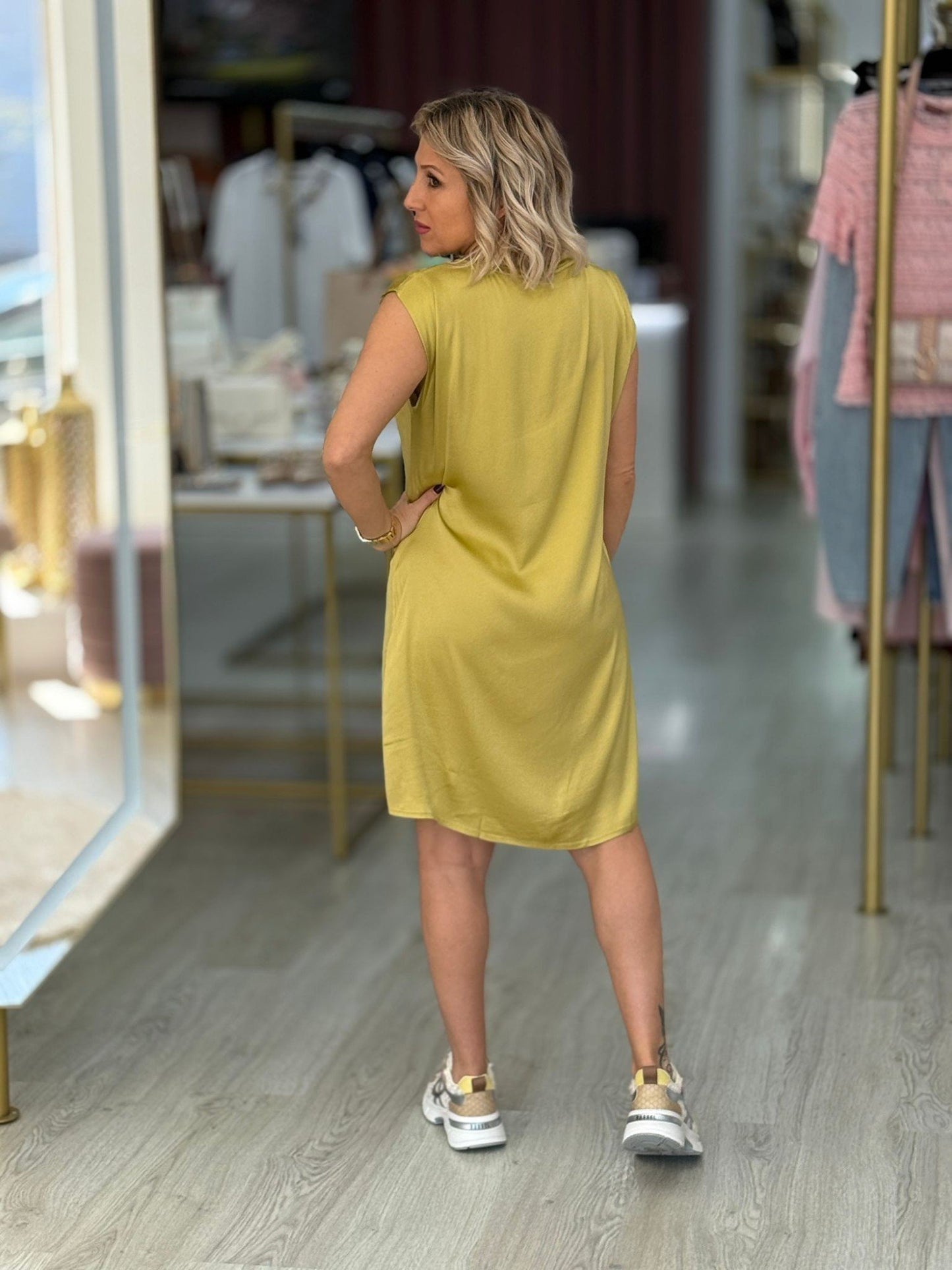 Vestido curto acetinado