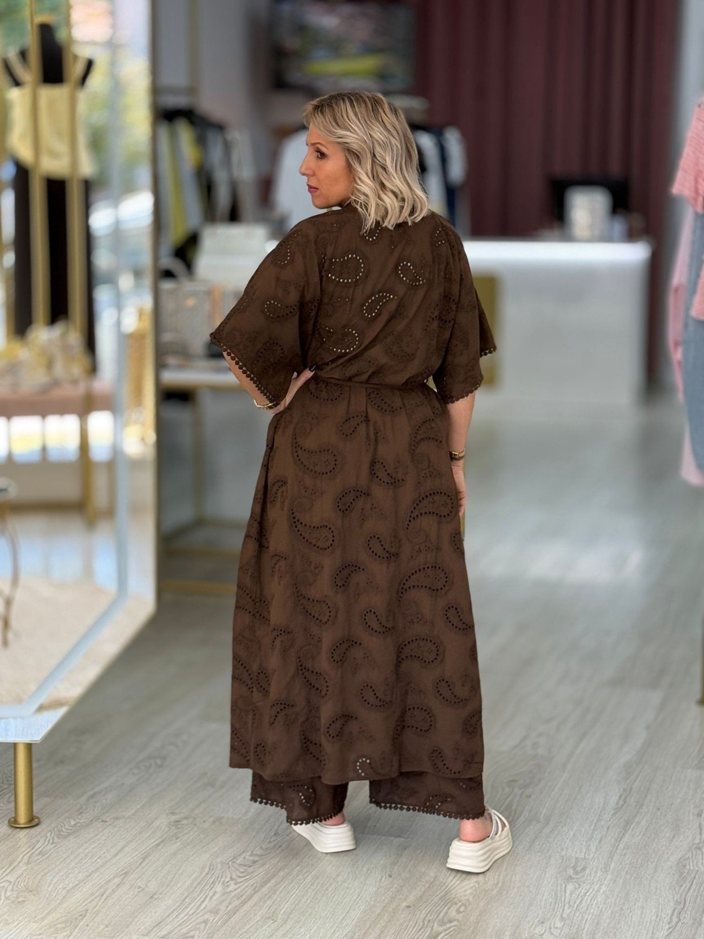 Kimono bordado inglês