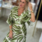 Vestido com abertura nas costas