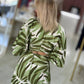 Vestido com abertura nas costas