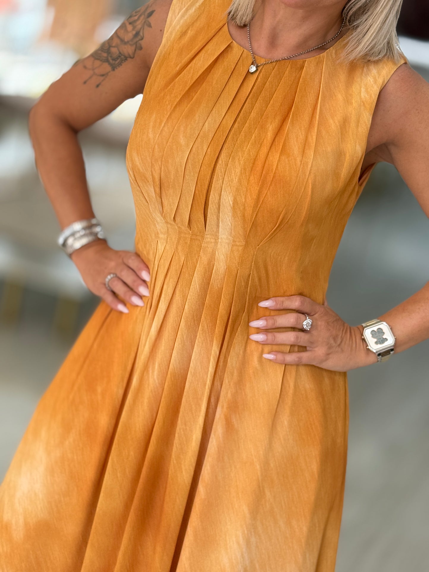 Vestido midi plissado