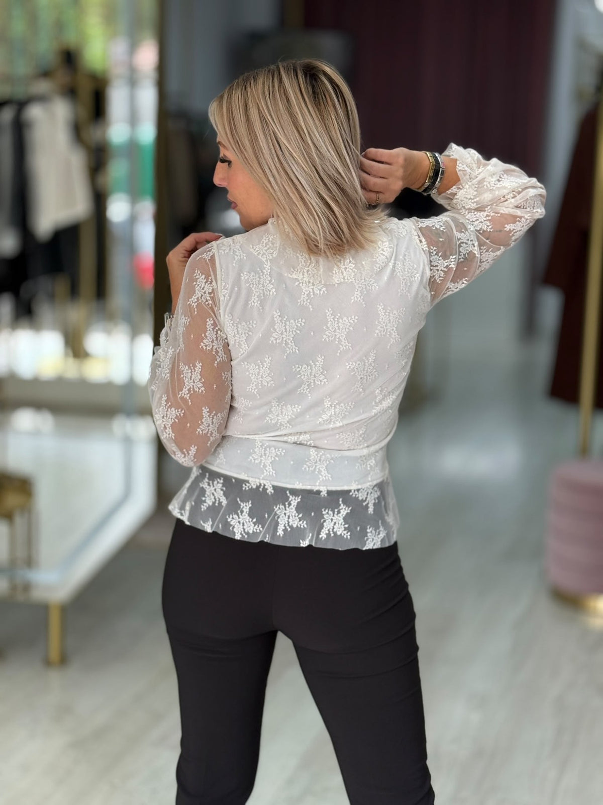 Camisola renda com folhos (+ cores)