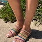 Sandália plana multicolor