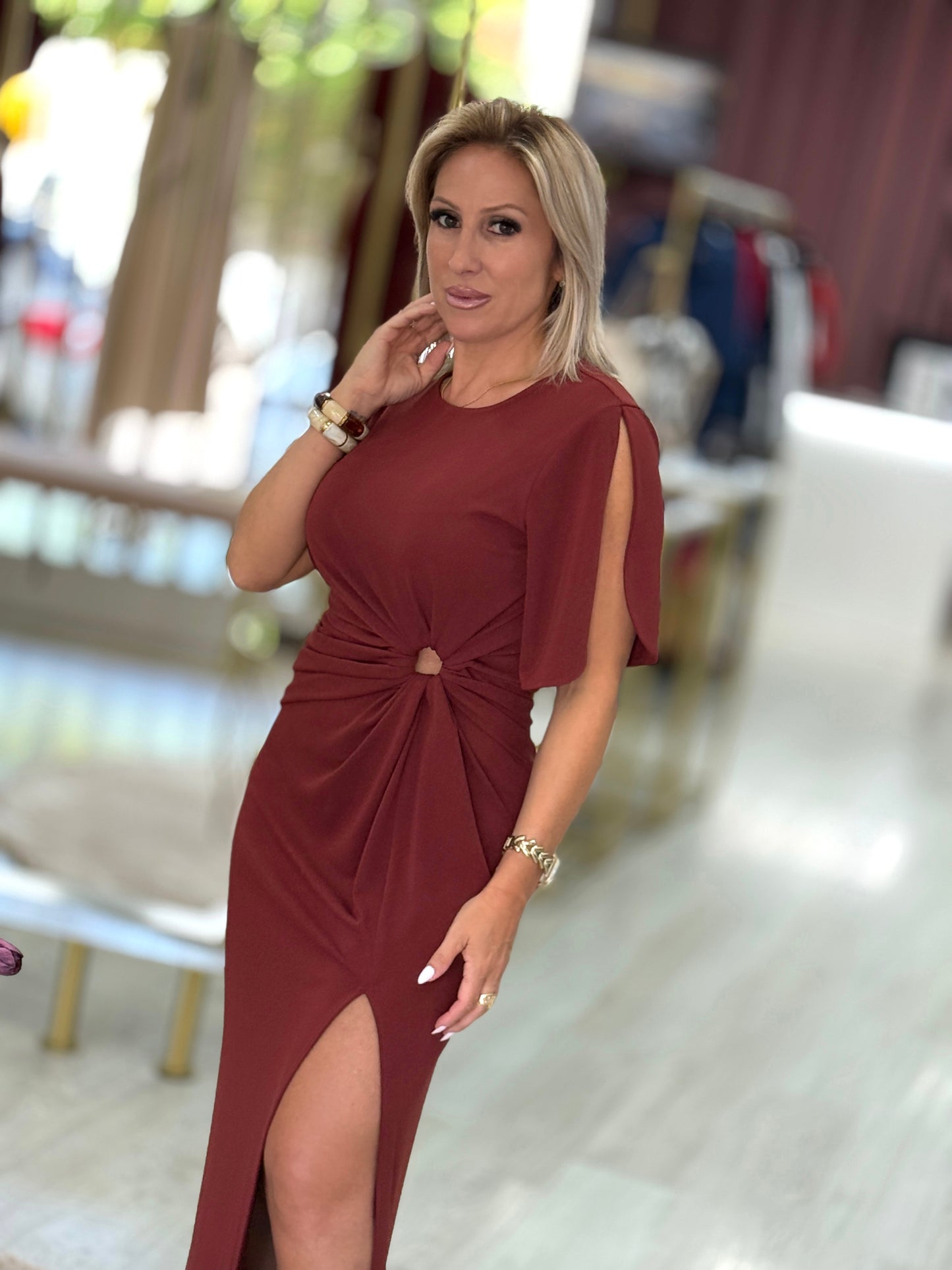 Vestido comprido drapeado com detalhe cut-out