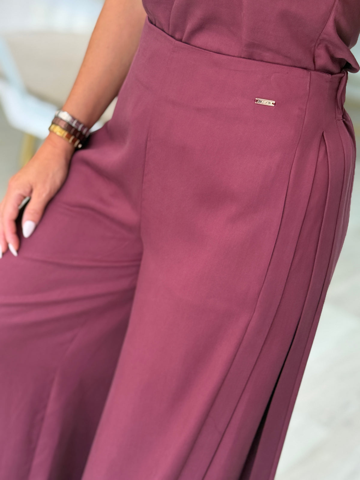 Calça pantalona de cintura subida