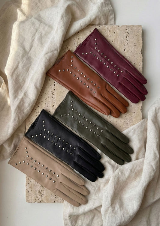 Luvas de couro vegan com tachas