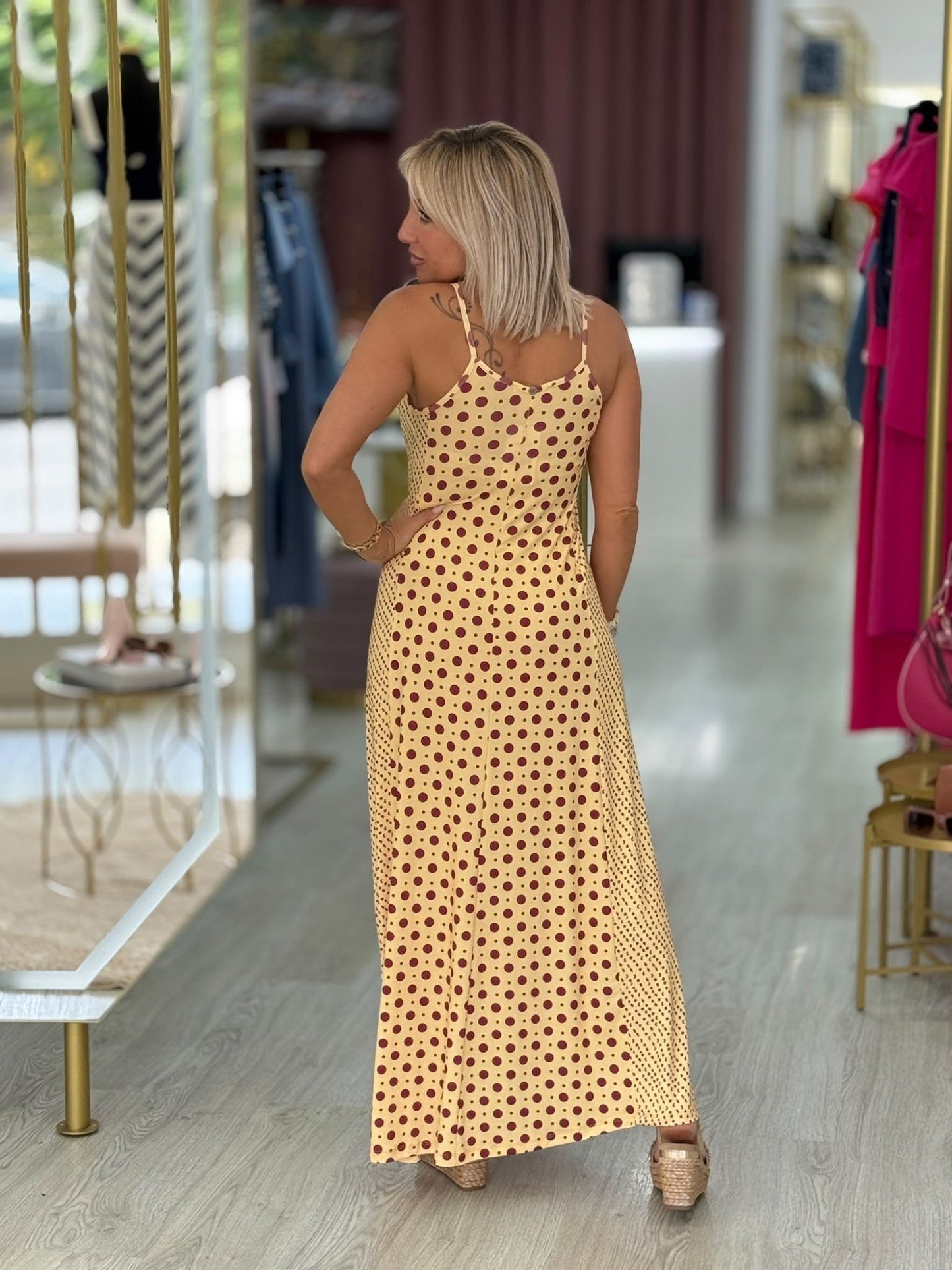 Vestido midi bolinhas