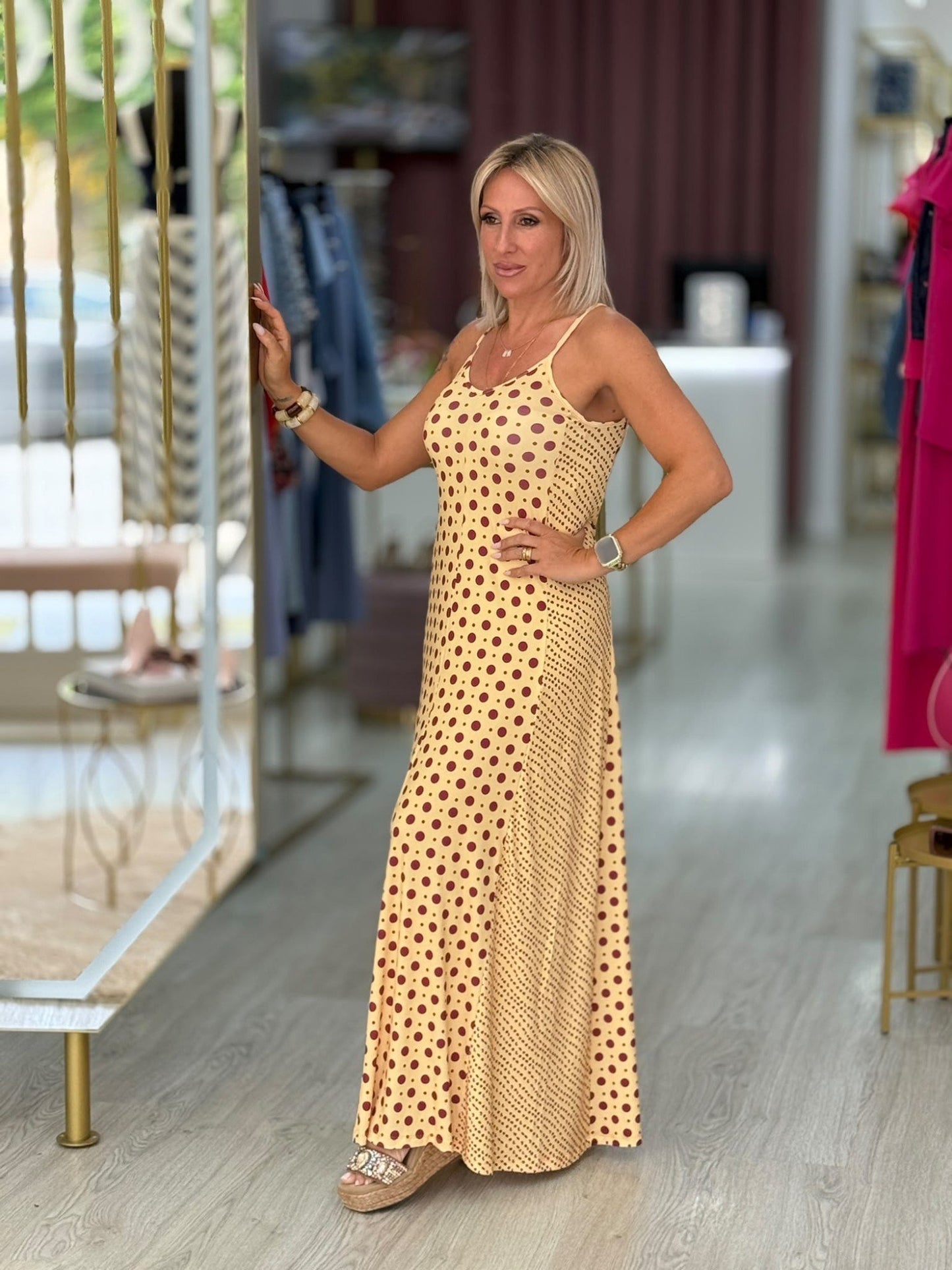 Vestido midi bolinhas
