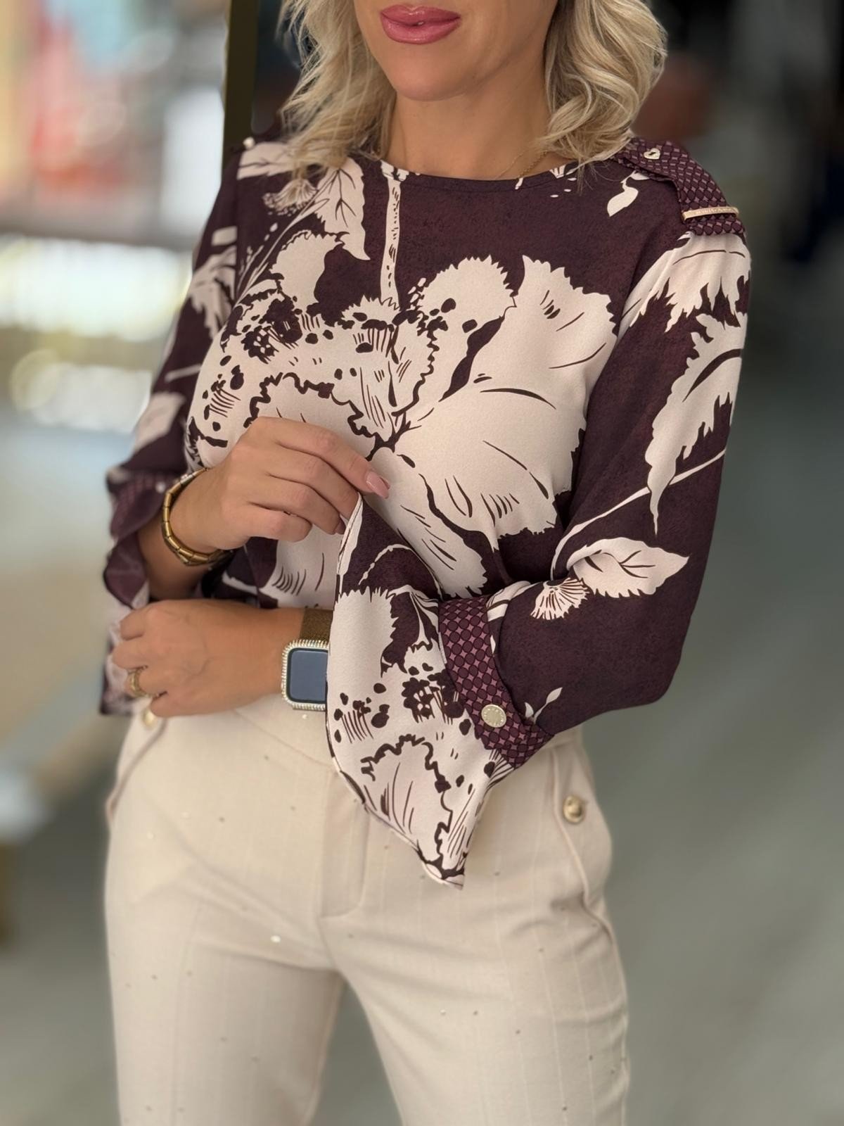 Túnica estampada divisas nos ombros