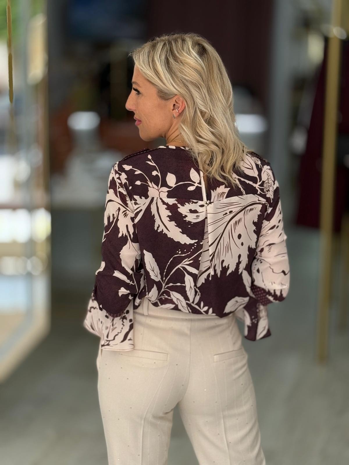 Túnica estampada divisas nos ombros