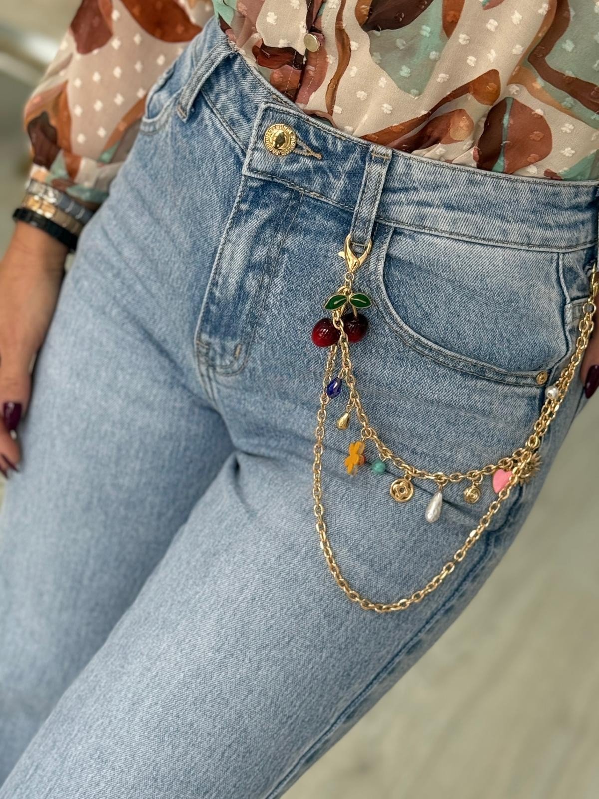 Calças de ganga com corrente