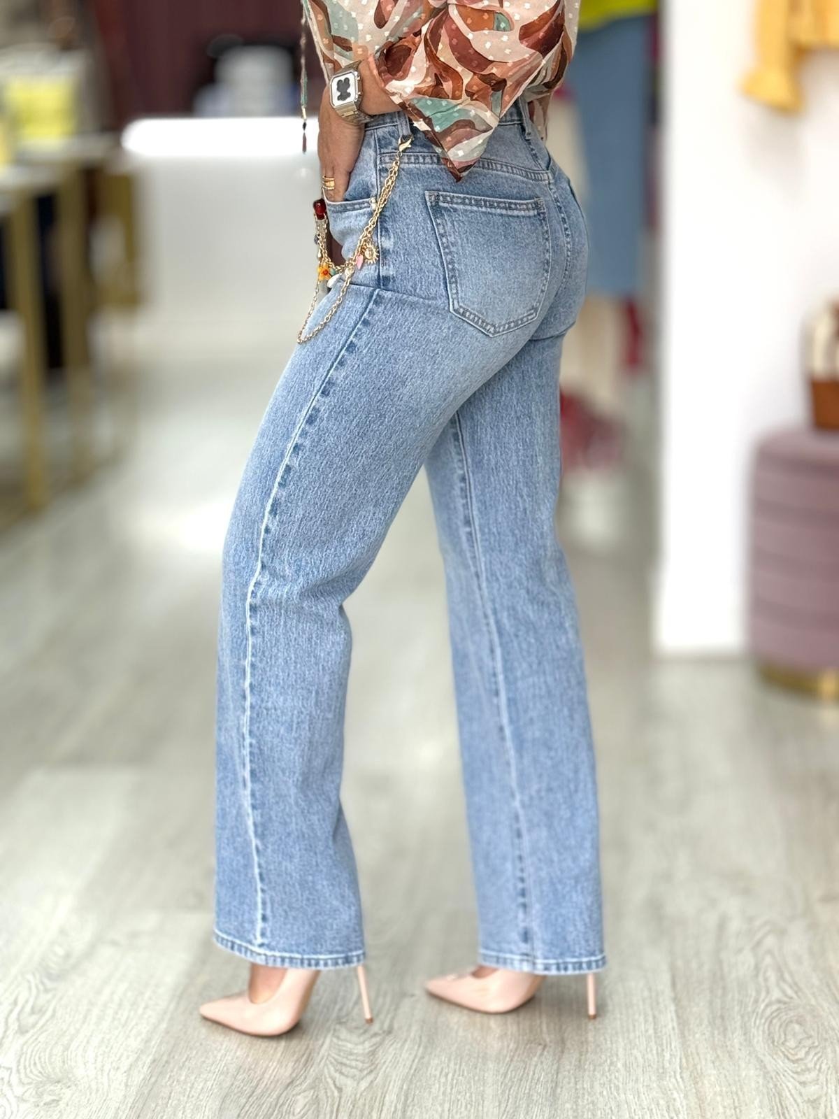 Calças de ganga com corrente