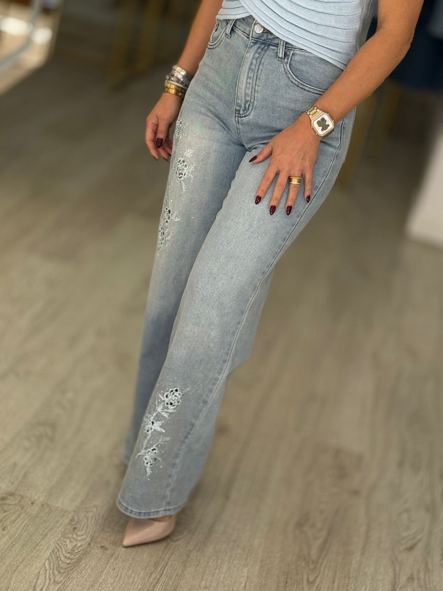 Calças de ganga com bordado e strass