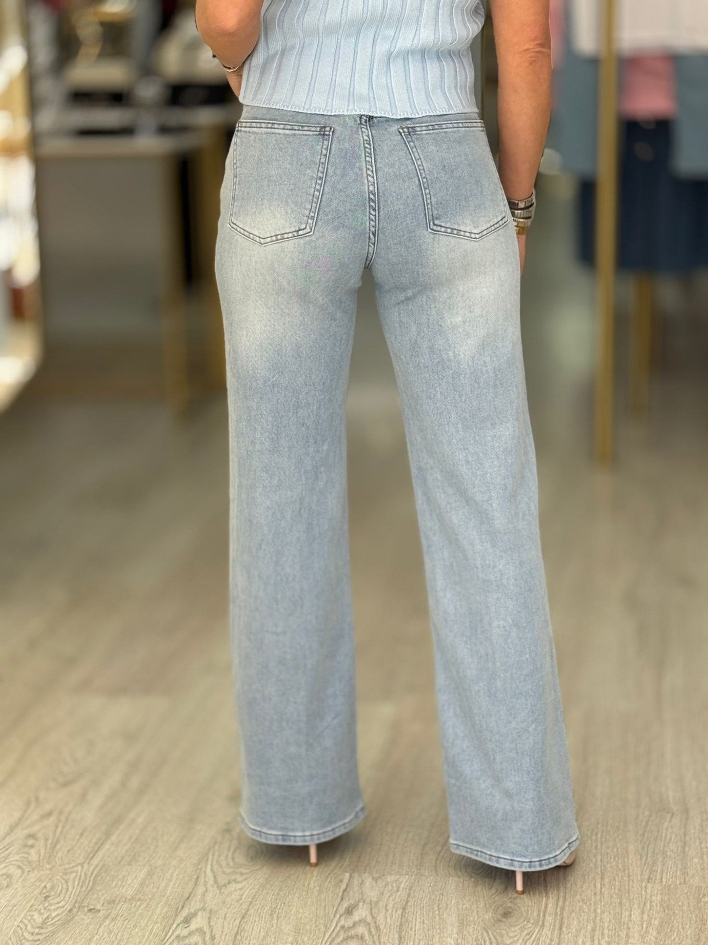 Calças de ganga com bordado e strass