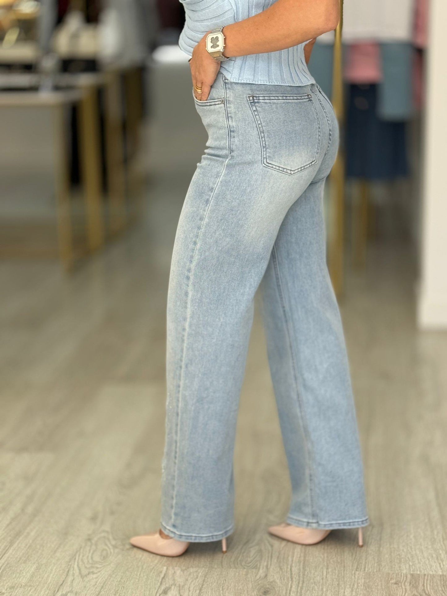 Calças de ganga com bordado e strass