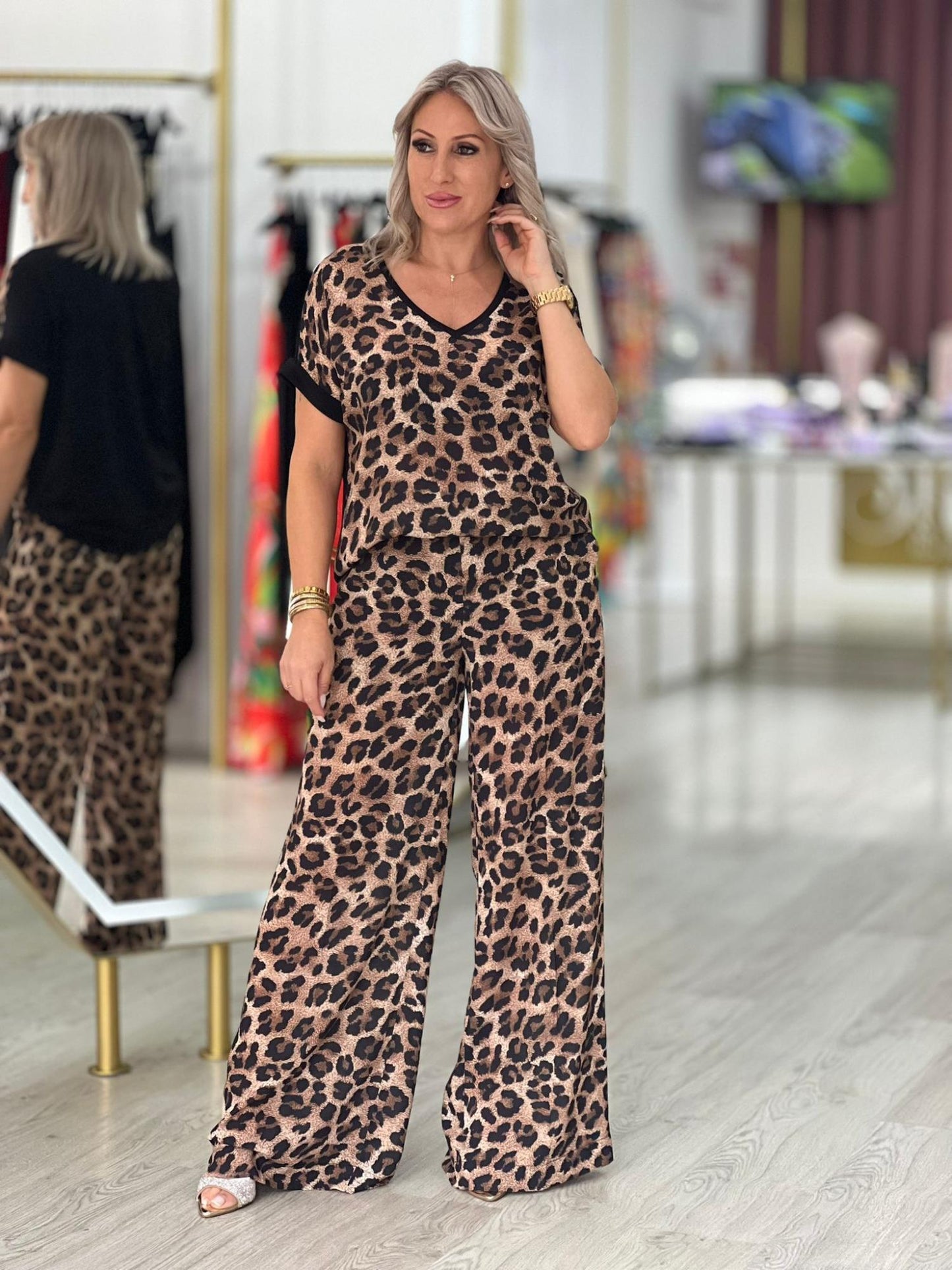 Camisola de decote em bico com estampado animal