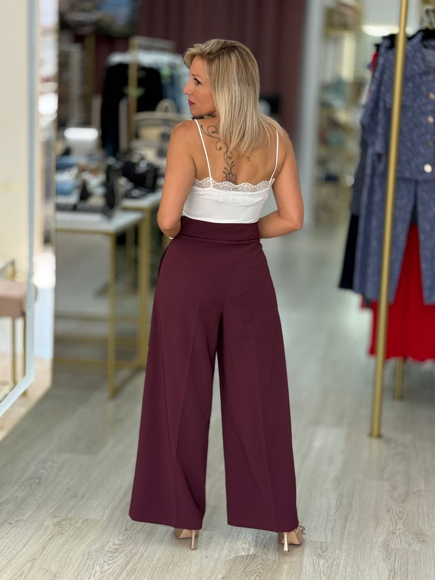 Calça curta wide leg de cintura subida