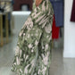 Calça wide leg estampada em tecido fluido