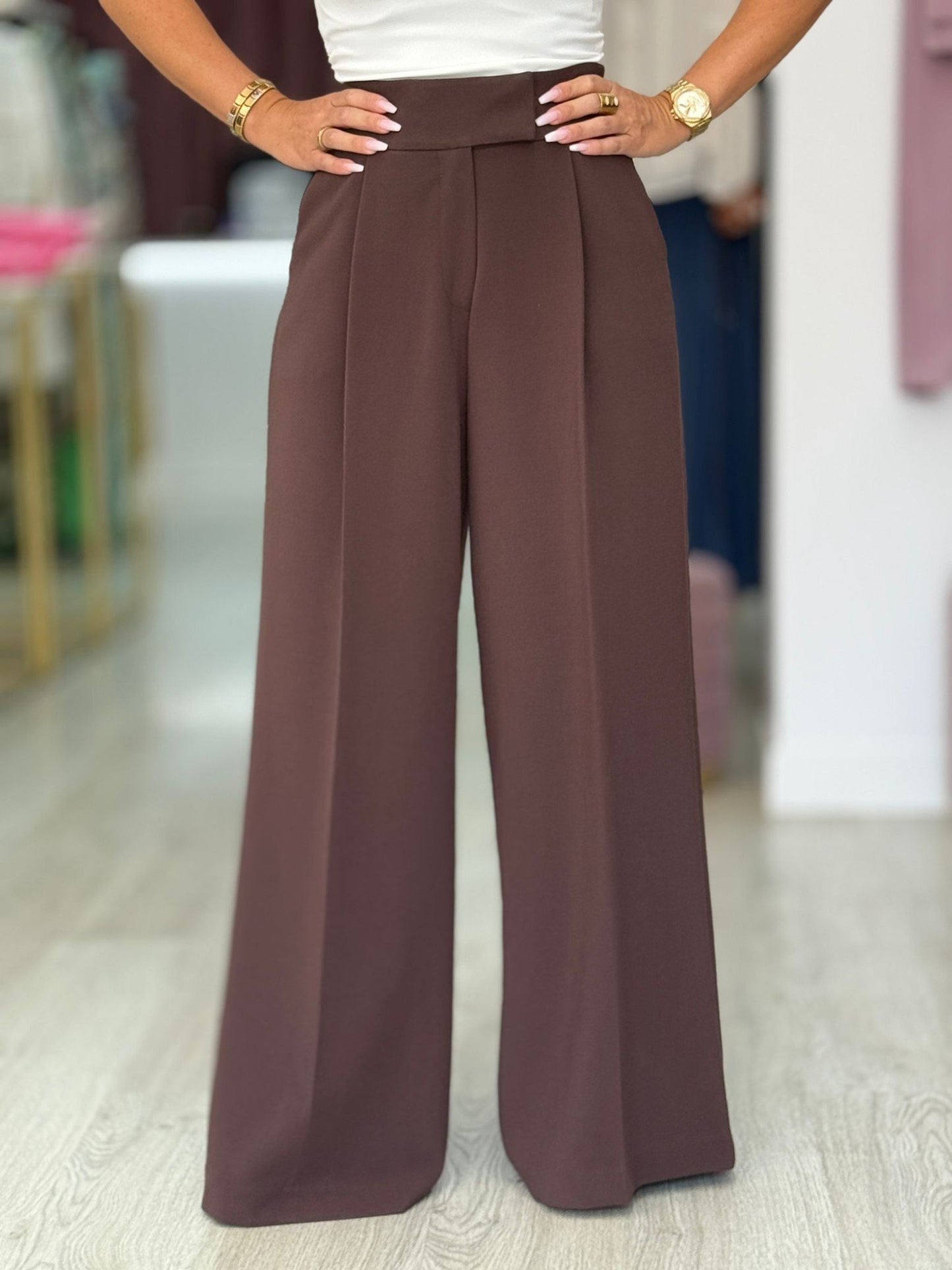 Calça clássica wide leg de cintura subida