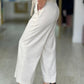 Calça curta wide leg em linho com cinto