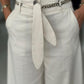 Calça curta wide leg em linho com cinto