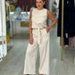 Calça curta wide leg em linho com cinto