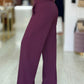 Calça clássica wide leg com detalhe de abertura