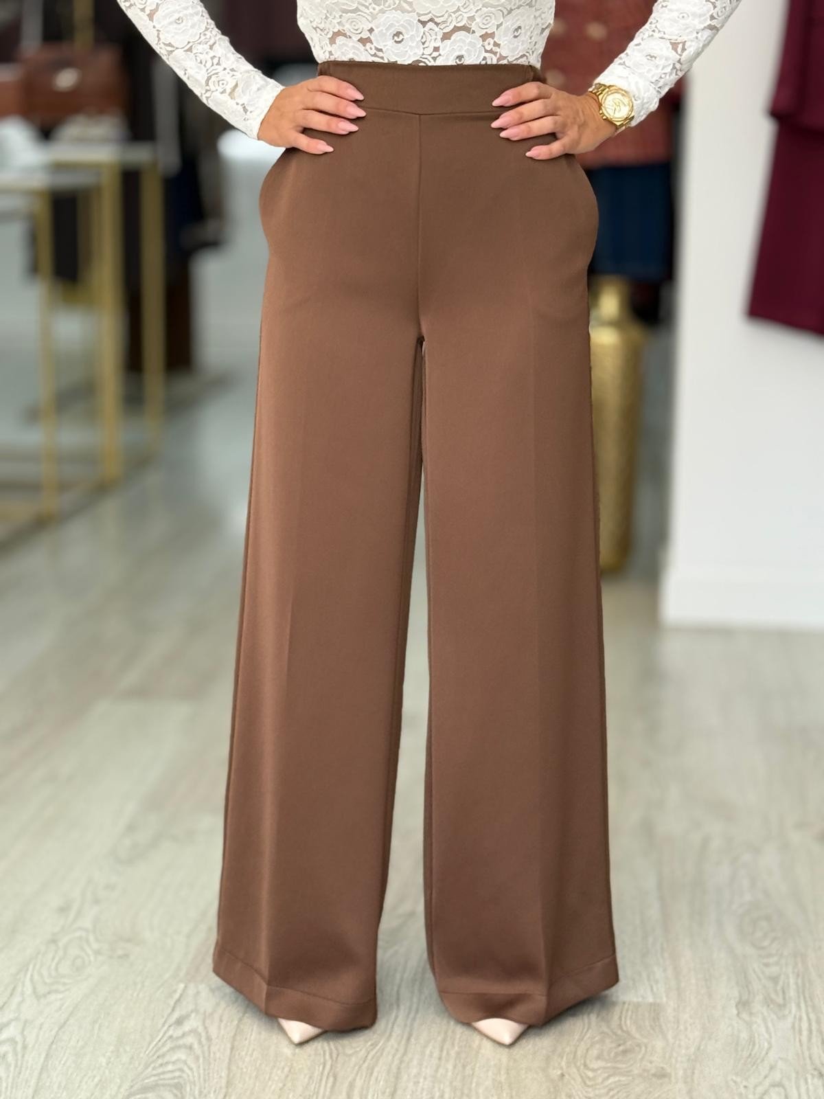 Calça wide leg acetinada