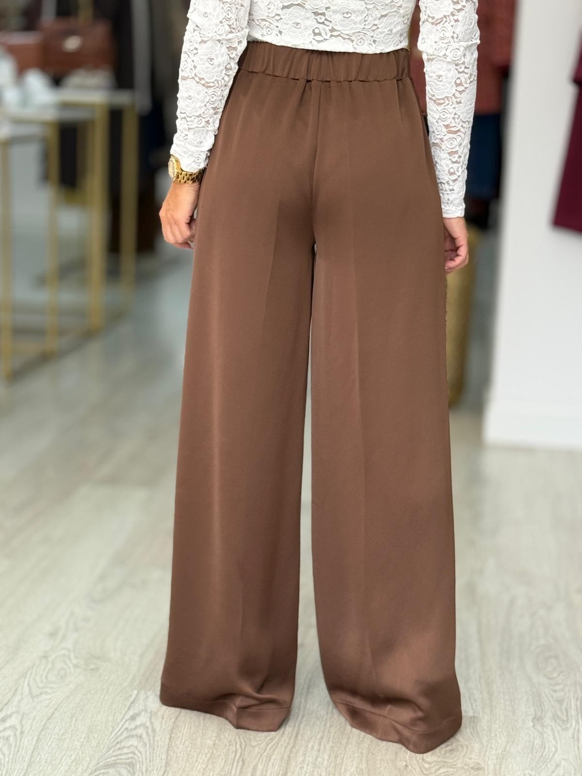 Calça wide leg acetinada