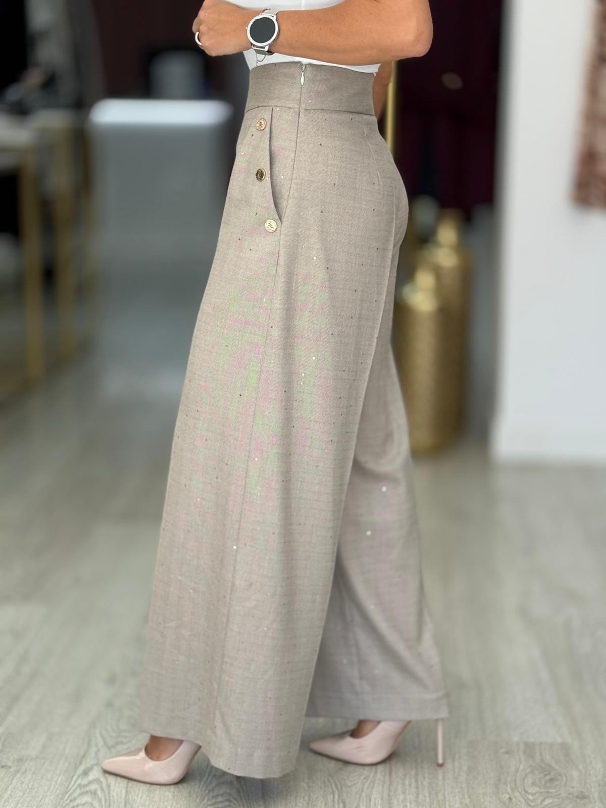 Calça curta em tecido texturizado