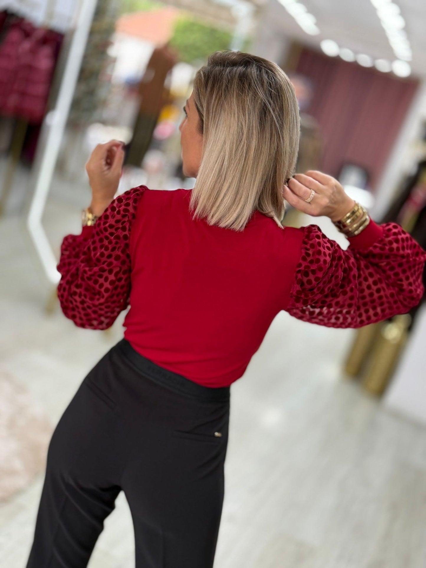 Camisola com mangas em tule com relevo