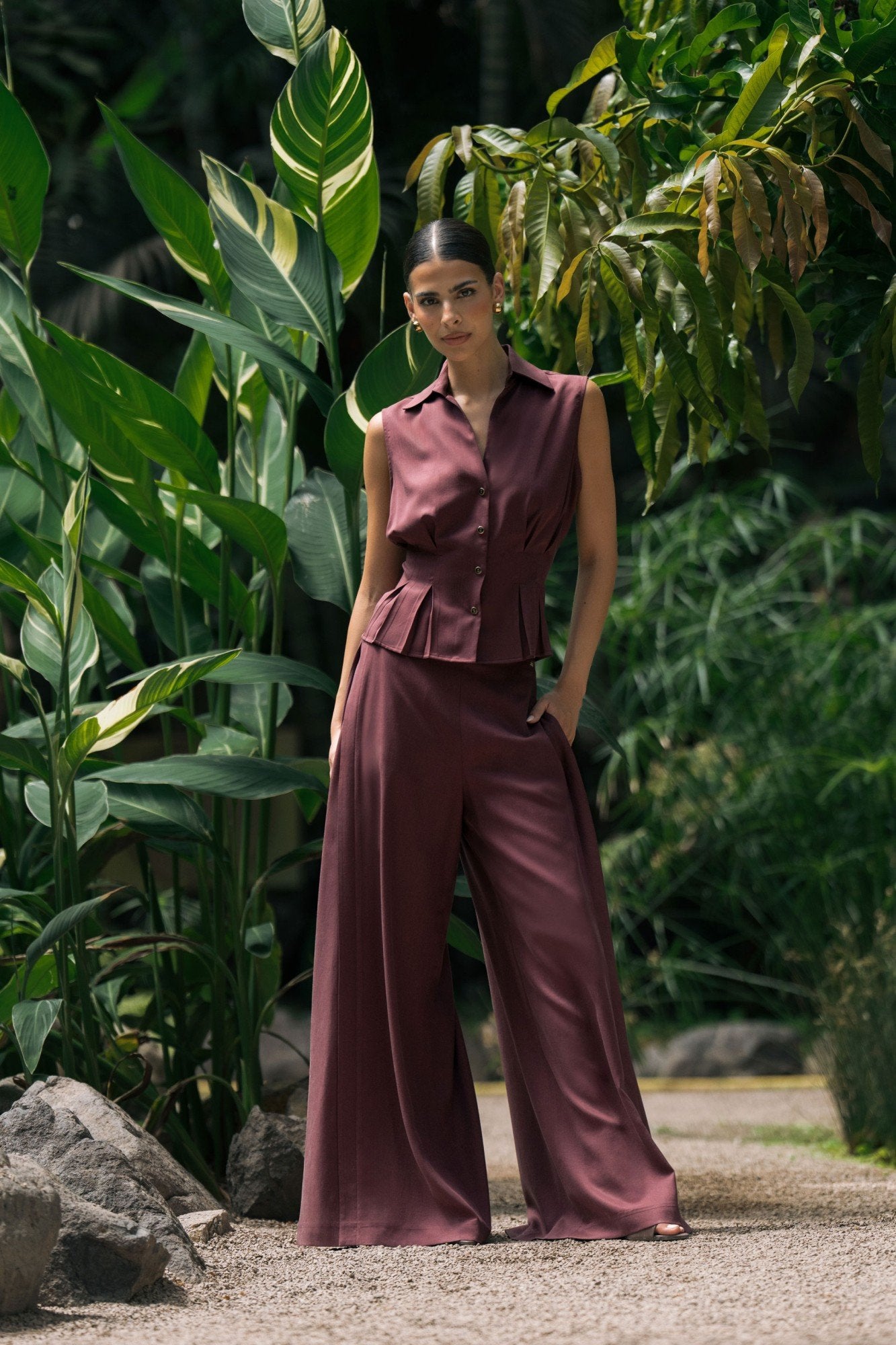 Calça pantalona de cintura subida