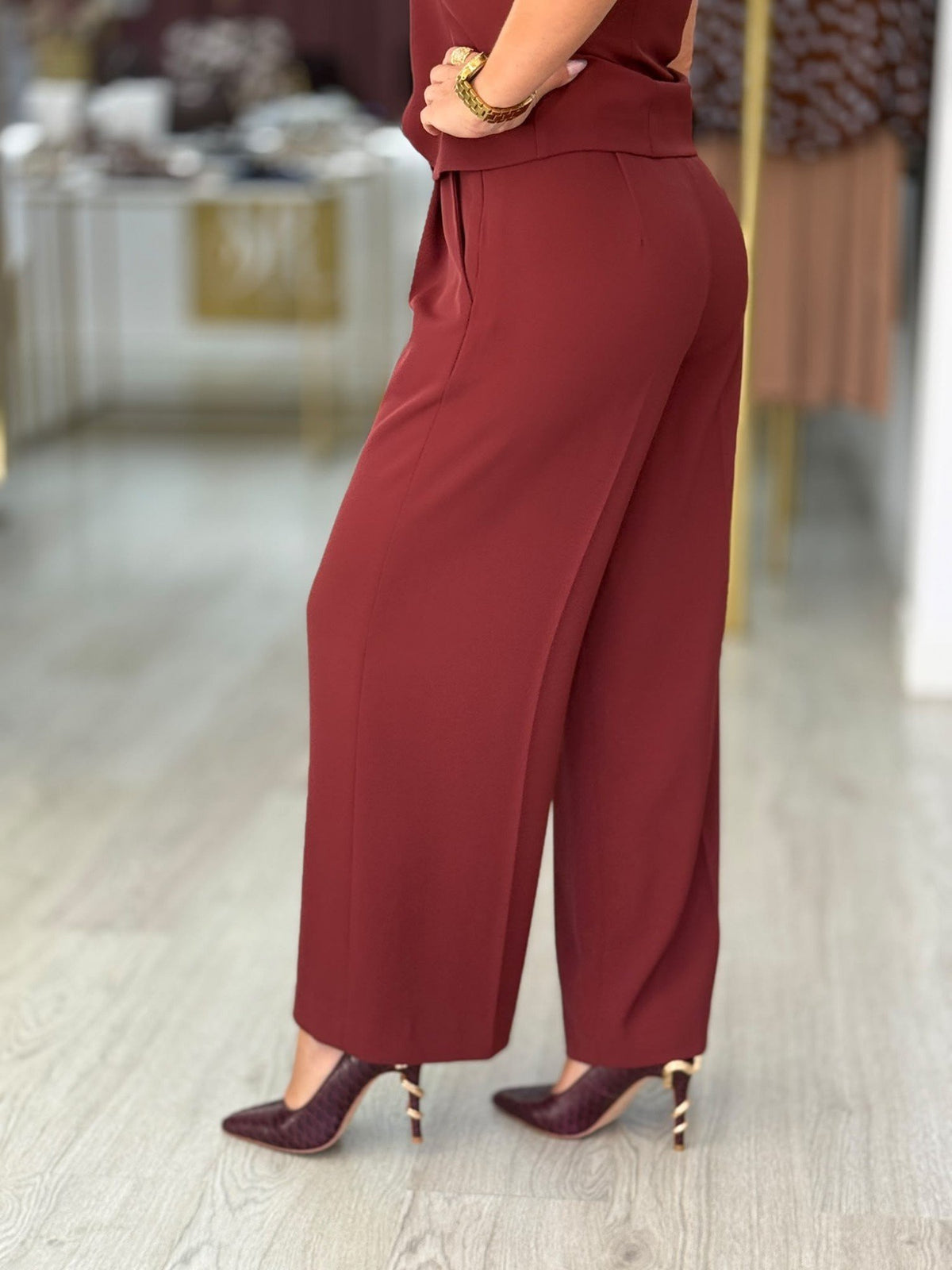 Calça culotte fluida com cintura elástica