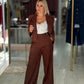 Calça wide leg com fivelas laterais