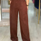 Calça wide leg com fivelas laterais