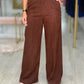 Calça wide leg com fivelas laterais