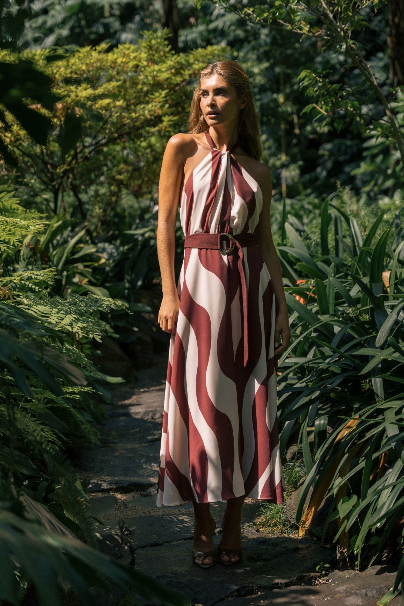 Vestido comprido com decote halter