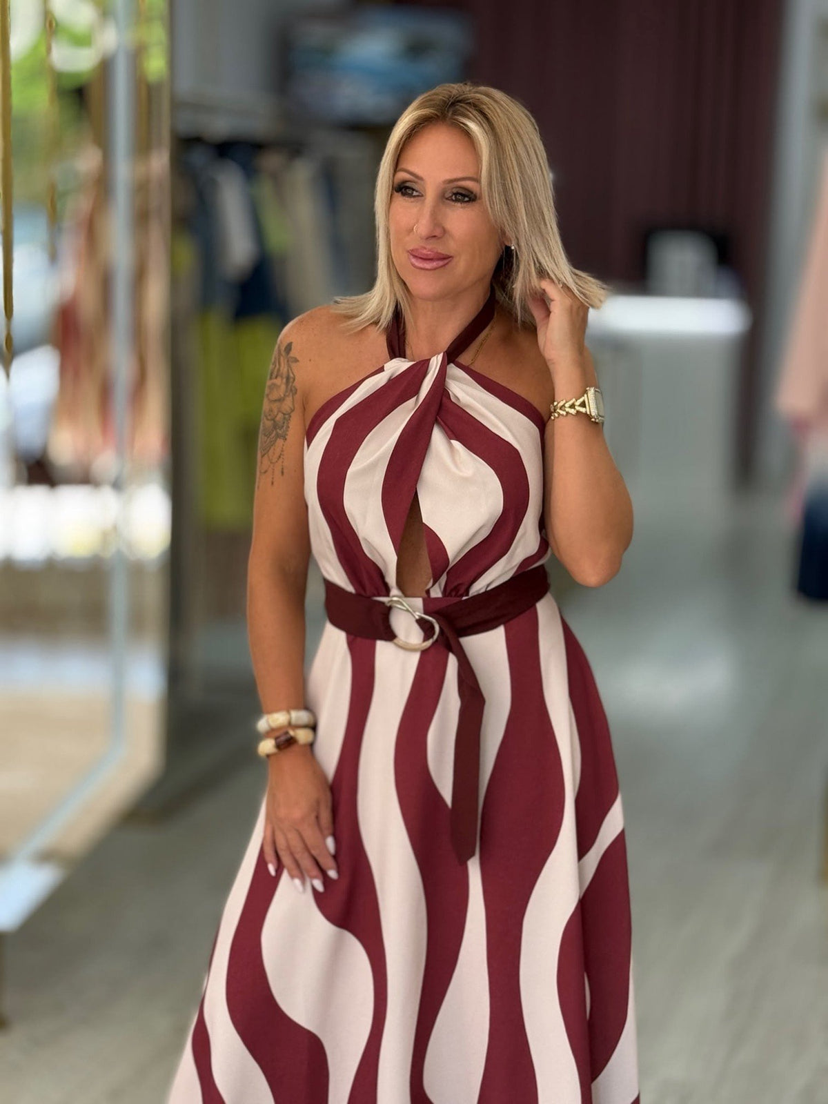 Vestido comprido com decote halter