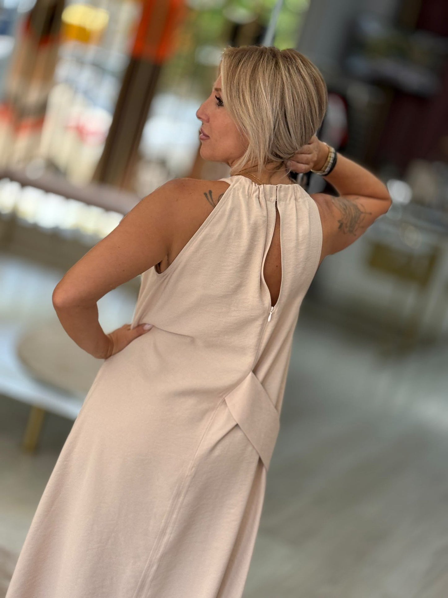 Vestido Midi com Gola Halter