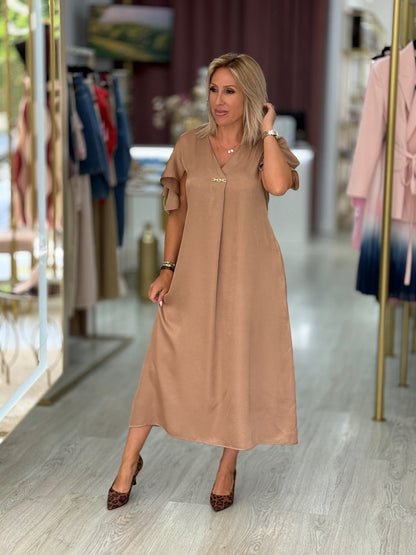 Vestido midi fluido com mangas em folho