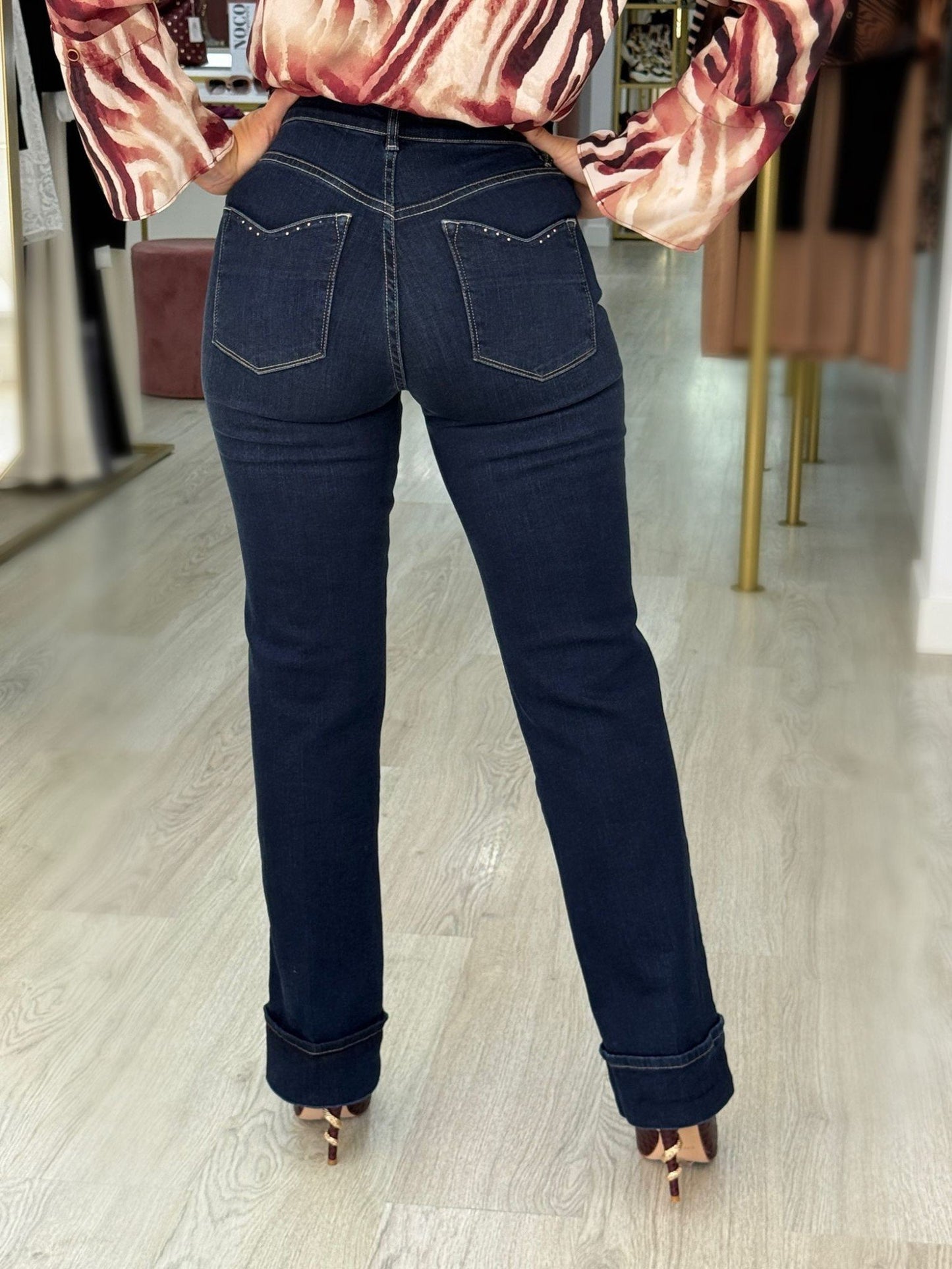 Jeans Straight Fit com Aplicações Brilhantes