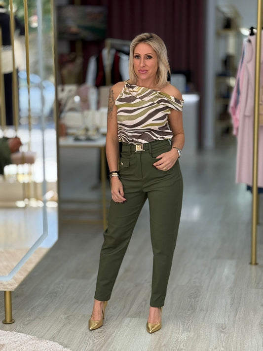 Calça clássica com cinto