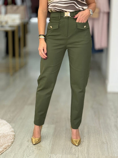 Calça clássica com cinto