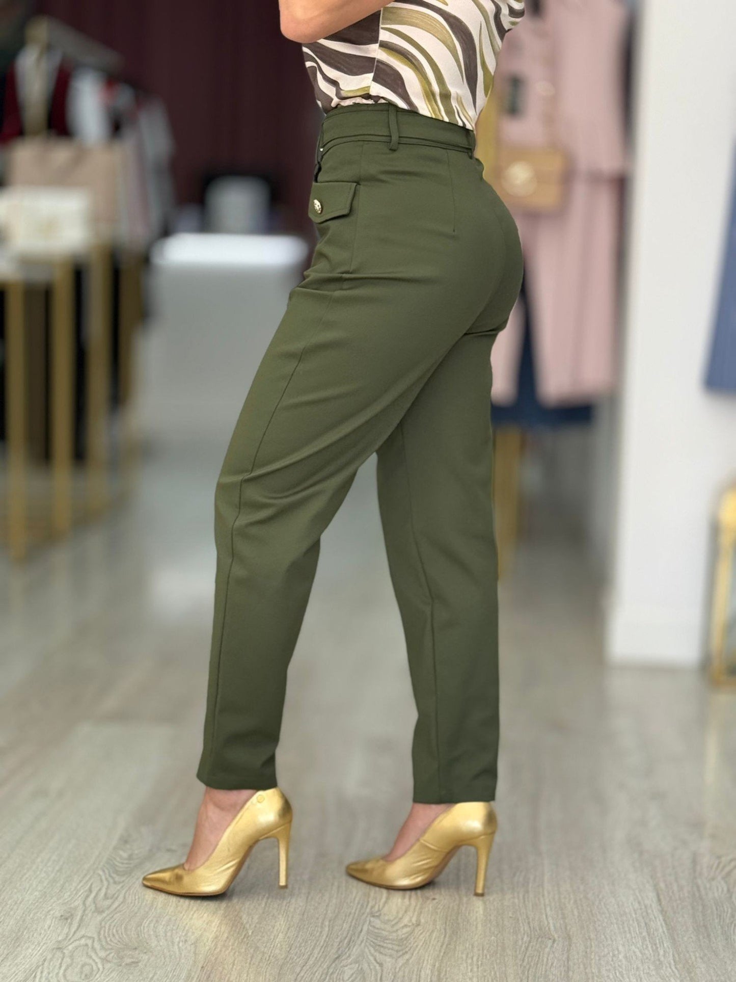 Calça clássica com cinto