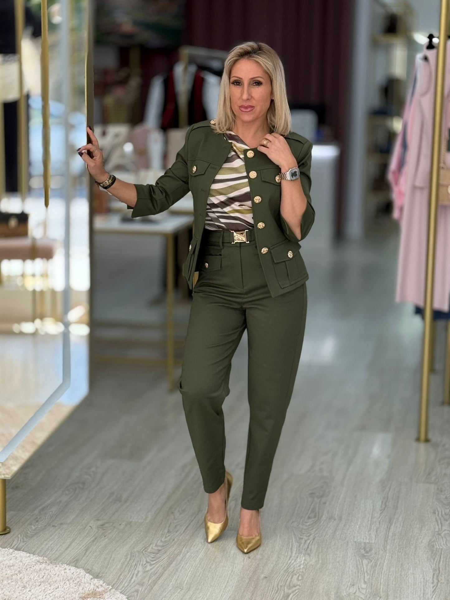 Calça clássica com cinto