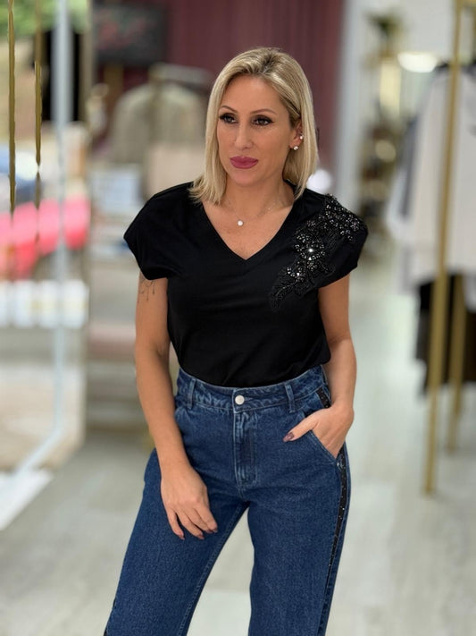 T-shirt com pedraria