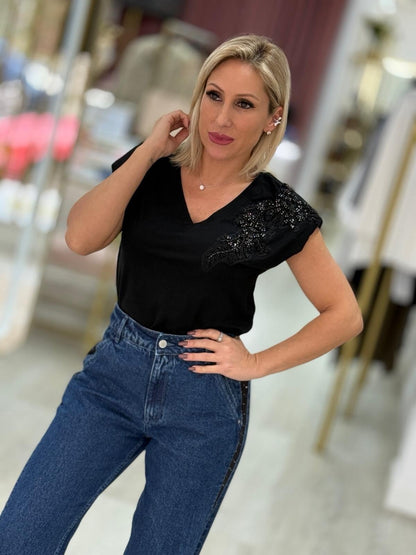 T-shirt com pedraria