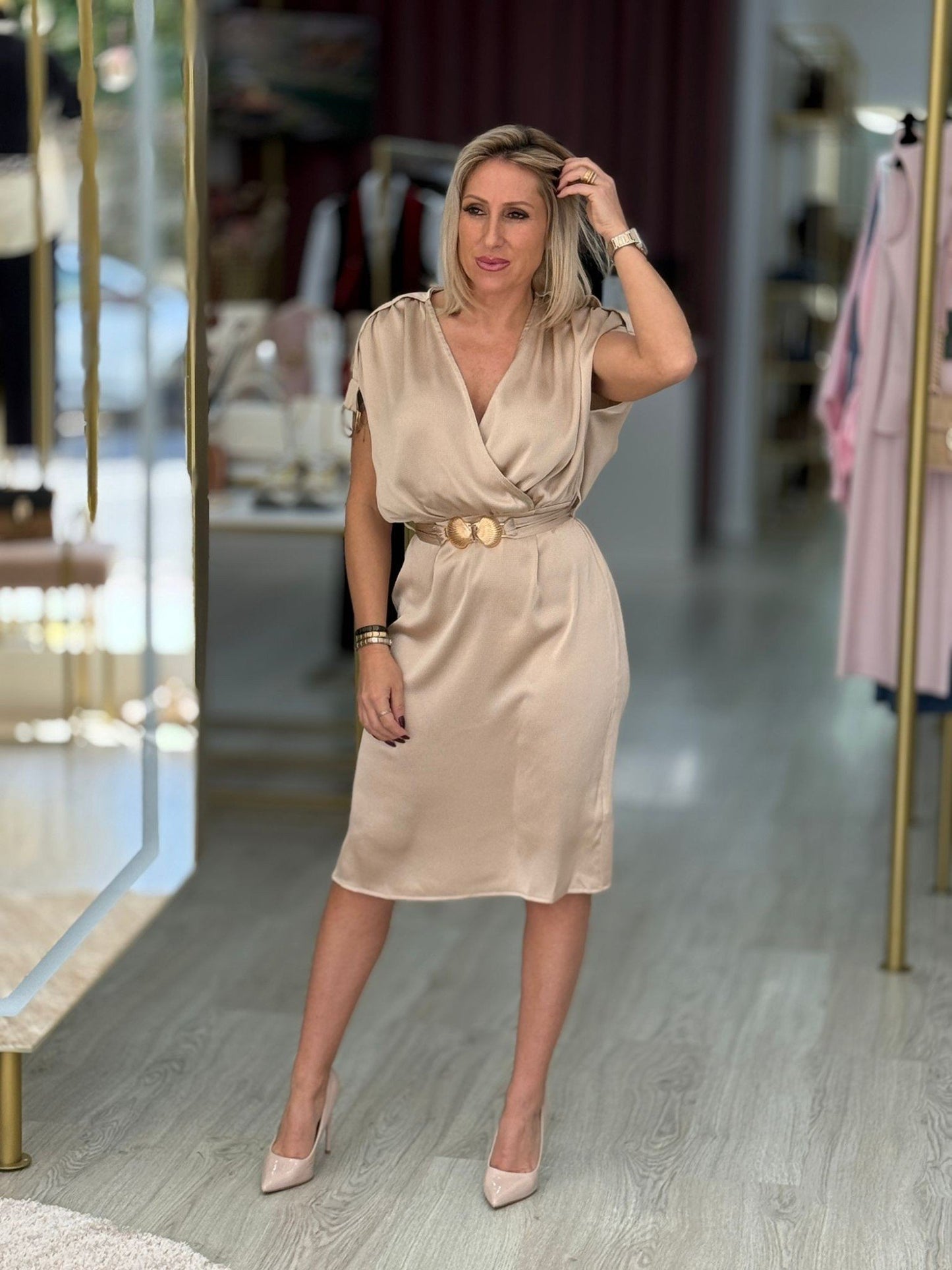 Vestido midi com cinto