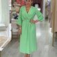 Vestido midi com efeito trespasse